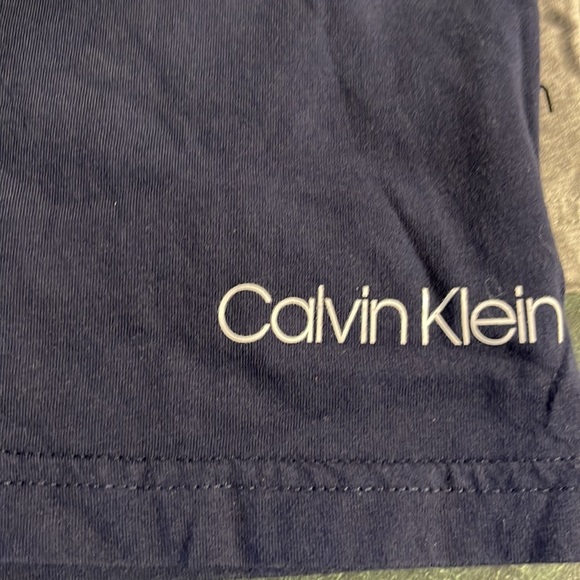 Calvin Klein 100% cotton T-shirt set 2 black, 2 blue and grey size 7/8 - Picture 2 of 9